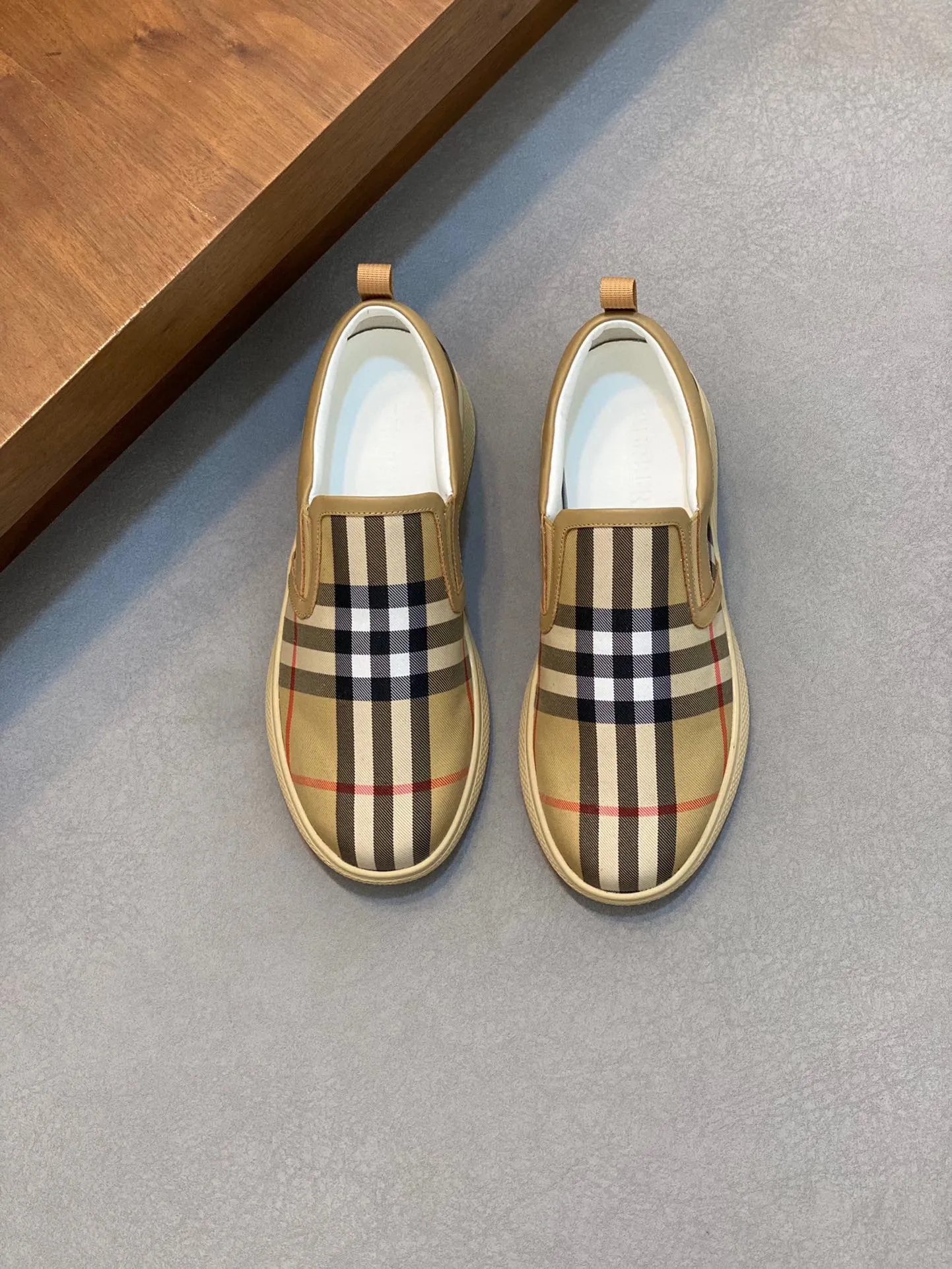 P380 [BURBERRY] Burberry - Upper: imported 🔝 brand totem cloth, - Inner lining: cowhide lining, feet; water-dyed cowhide - Outsole: ultra-light TPR rubber; two-color molded outsole - Super high quality control·Fine workmanship: highlighted (high-end, extravagance, grade) -Size: 38-44 (Male 45, can be customized)·